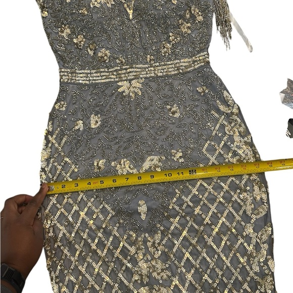 MAC DUGGAL EMBELLISHED BEADED SEQUINED FRINGE CAP SLEEVE GOWN SZ 8 Platinum Gold - Picture 16 of 16